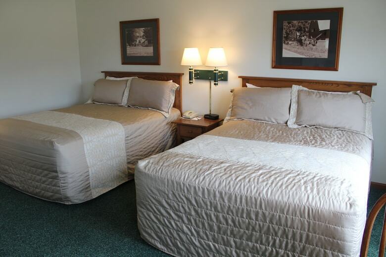Hotel Farmstead Inn & Conference Center