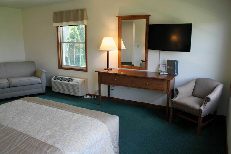 Hotel Farmstead Inn & Conference Center