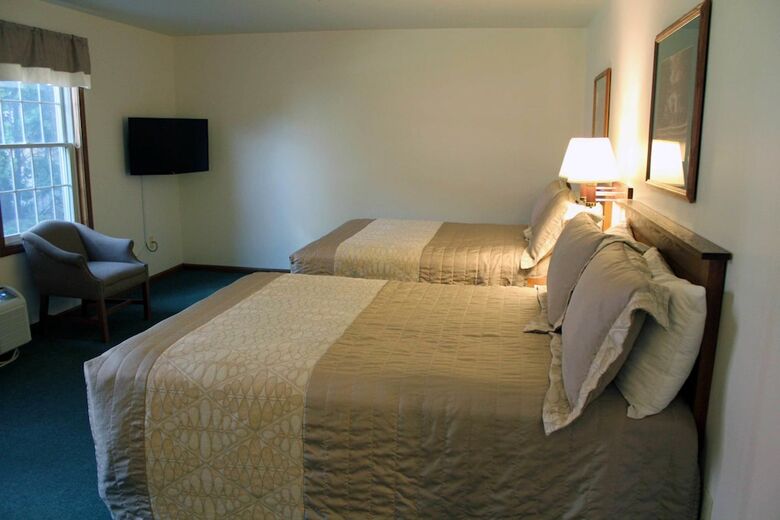 Hotel Farmstead Inn & Conference Center