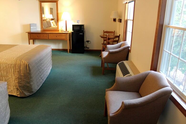 Hotel Farmstead Inn & Conference Center