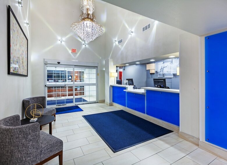 Holiday Inn Express Hotel & Suites Jenks