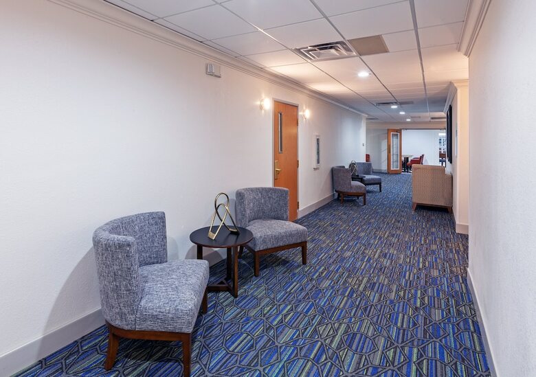 Holiday Inn Express Hotel & Suites Jenks