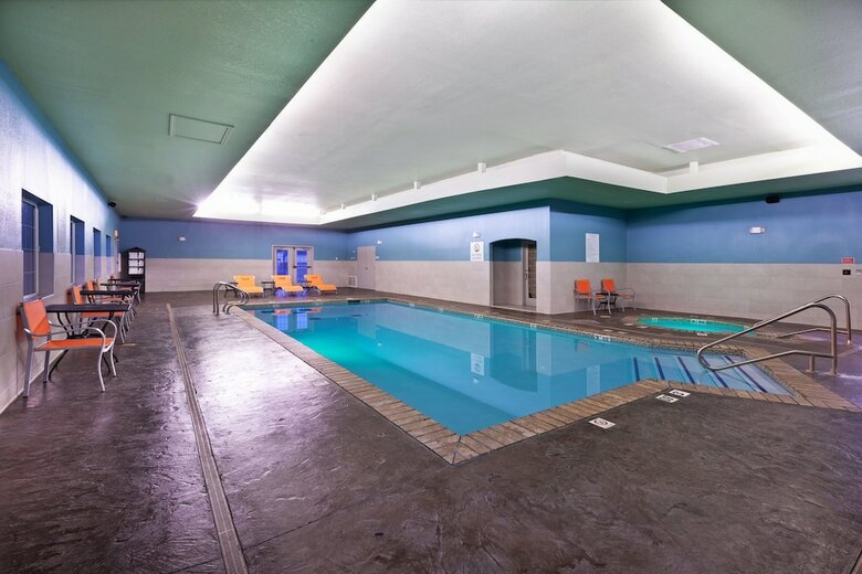 Holiday Inn Express Hotel & Suites Jenks