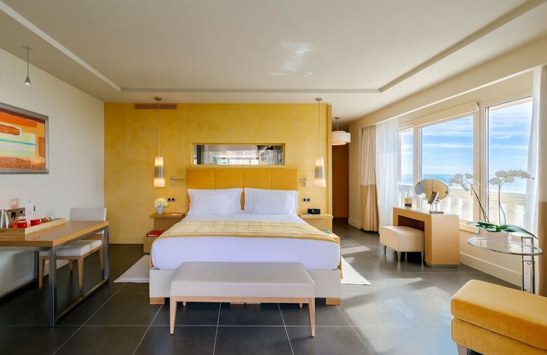 Monte-carlo Bay Hotel & Resort