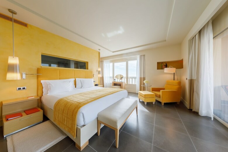 Monte-carlo Bay Hotel & Resort
