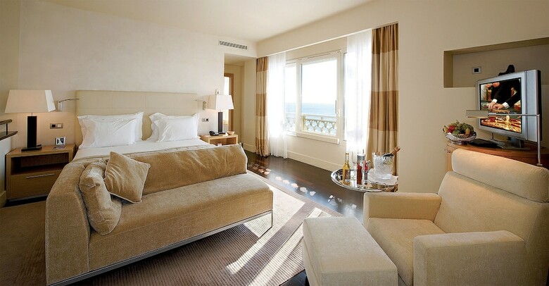 Monte-carlo Bay Hotel & Resort