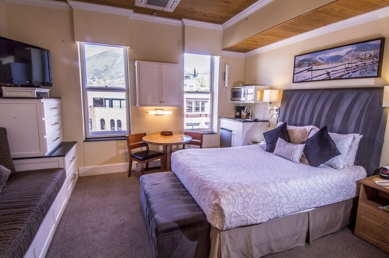 Hotel Independence Square Lodge By Frias