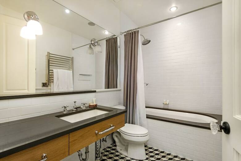 Hotel Independence Square Lodge By Frias