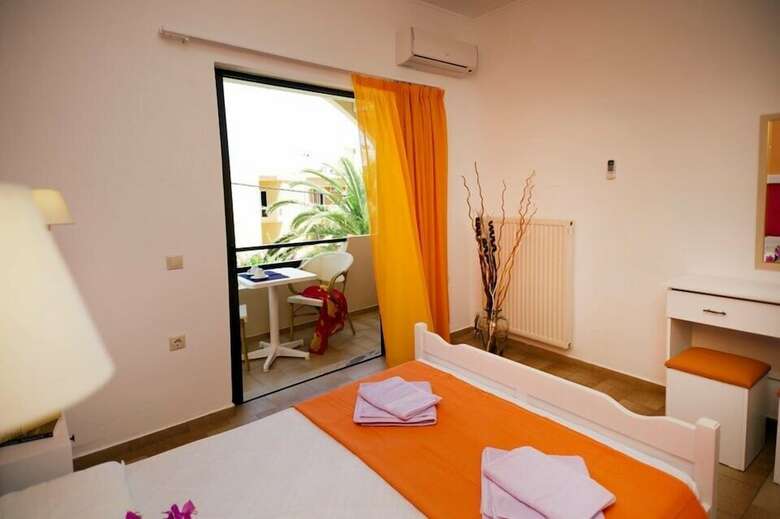 Aparthotel Nikolas Suites