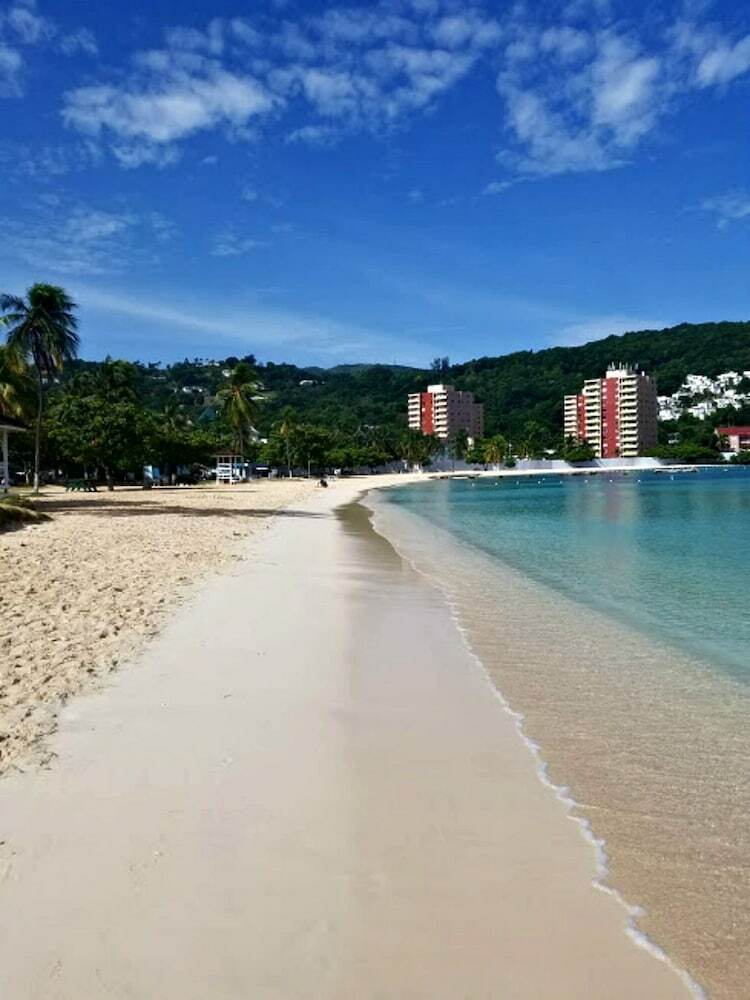 Private 2 Bedroom Condo A31 Sandcastle