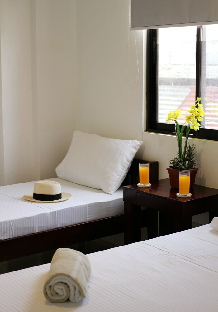 Hotel Runway Suites