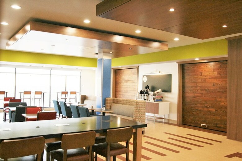 Hotel Holiday Inn Express & Suites Clarion