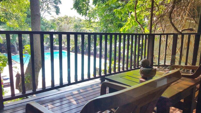 Hotel Birds And Bees Resort