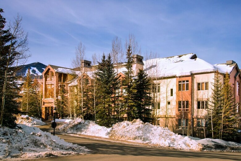 Highlands Westview By East West Hospitality