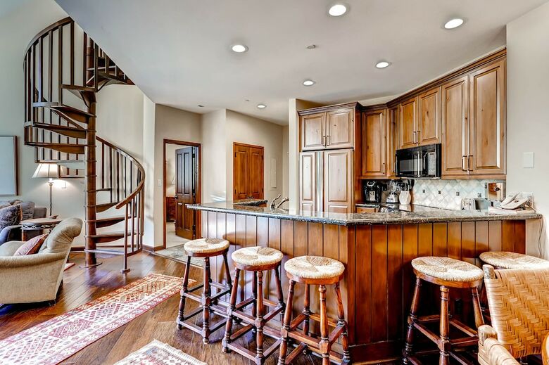 Highlands Westview By East West Hospitality