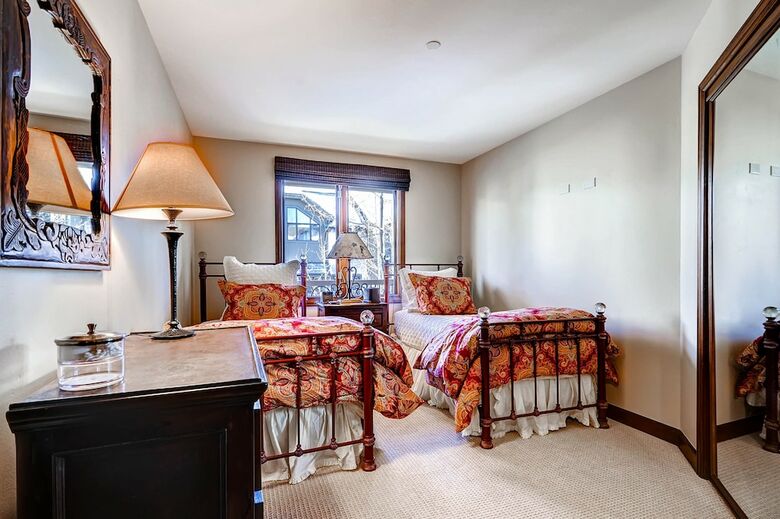 Highlands Westview By East West Hospitality