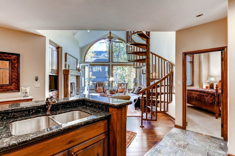 Highlands Westview By East West Hospitality