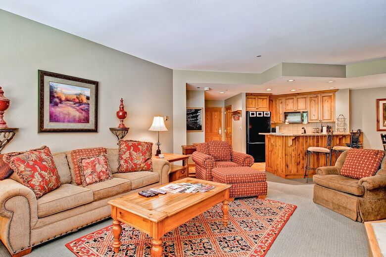 Highlands Westview By East West Hospitality
