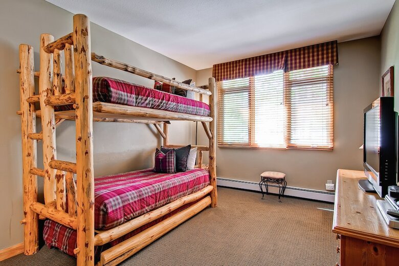 Highlands Westview By East West Hospitality