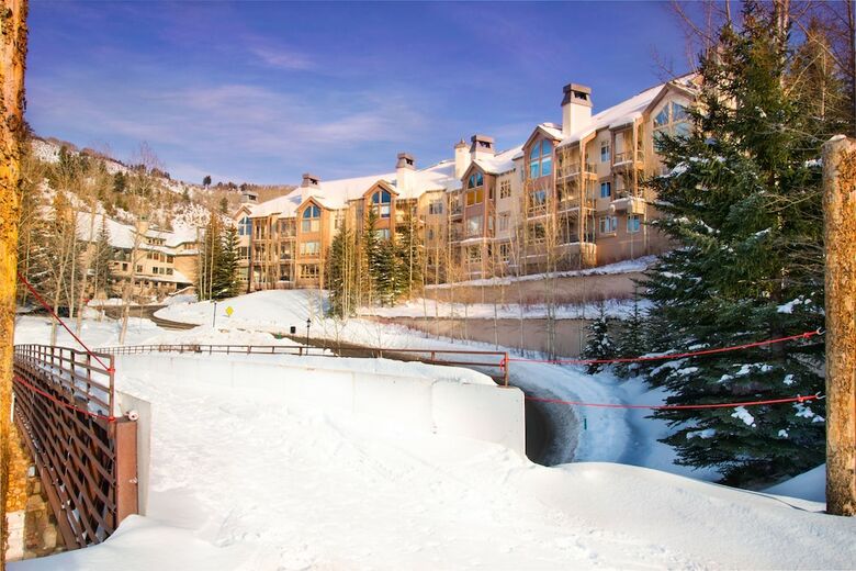 Highlands Westview By East West Hospitality