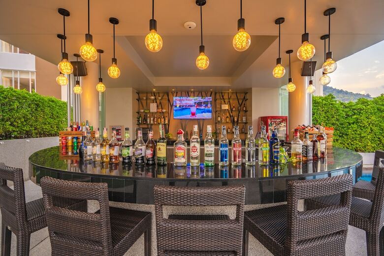 Hotel Ramada By Wyndham Phuket Deevana Patong