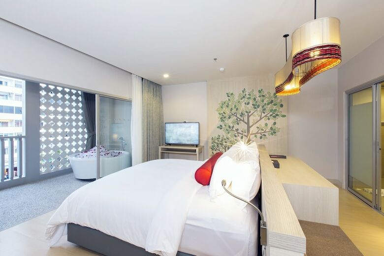 Hotel Ramada By Wyndham Phuket Deevana Patong