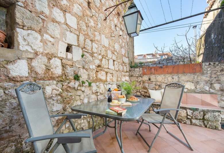 Old Town Apartments By Irundo