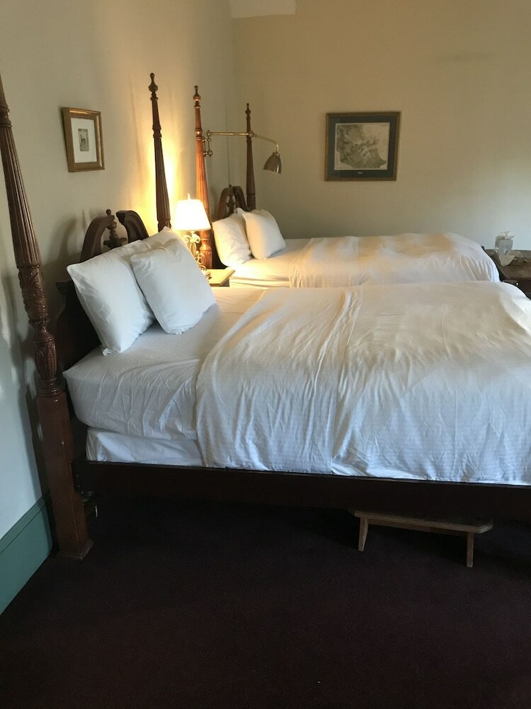Posada The Red Lion Inn Resort 1704