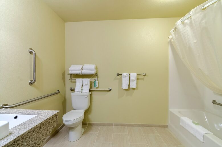 Hotel Cobblestone Inn & Suites - Oberlin