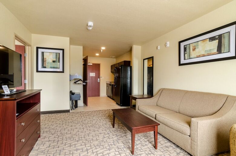 Hotel Cobblestone Inn & Suites - Oberlin