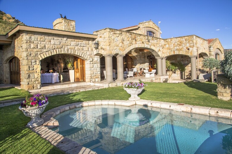 Posada Wild Horses Lodge