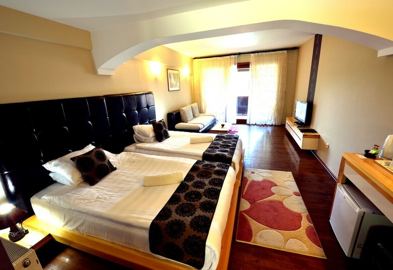 Hotel Aurora Resort & Spa