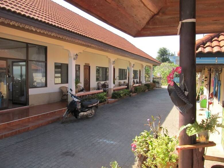 Hotel Bang Boet Bay Beach Resort