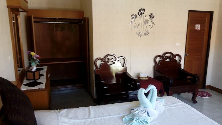 Hotel Bang Boet Bay Beach Resort