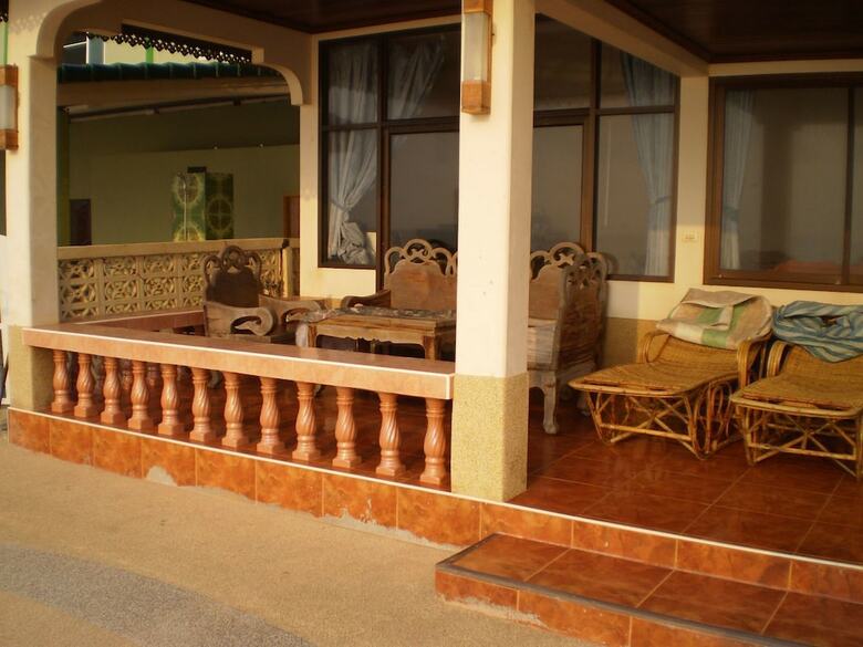 Hotel Bang Boet Bay Beach Resort
