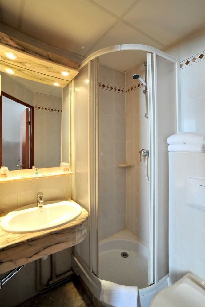 Hotel Kyriad Direct Toulon / La Valette