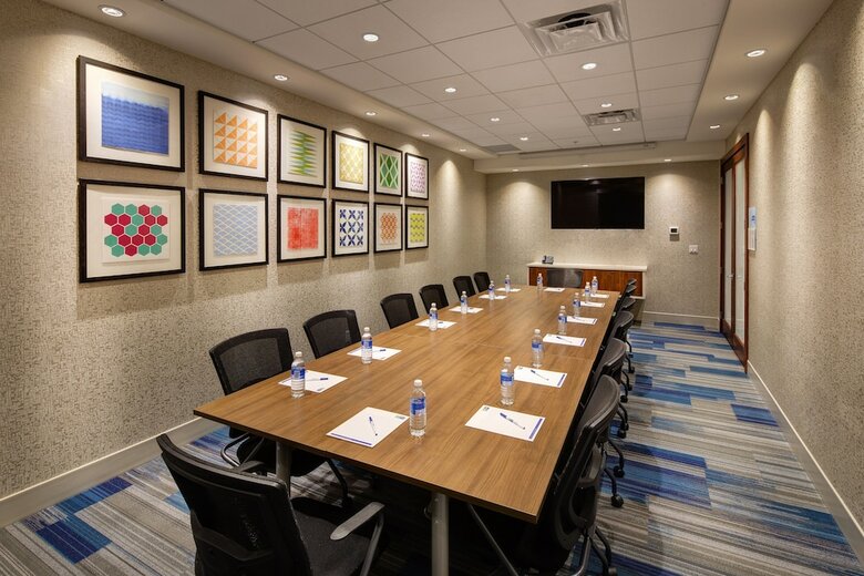 Hotel Holiday Inn Express & Suites Terrace