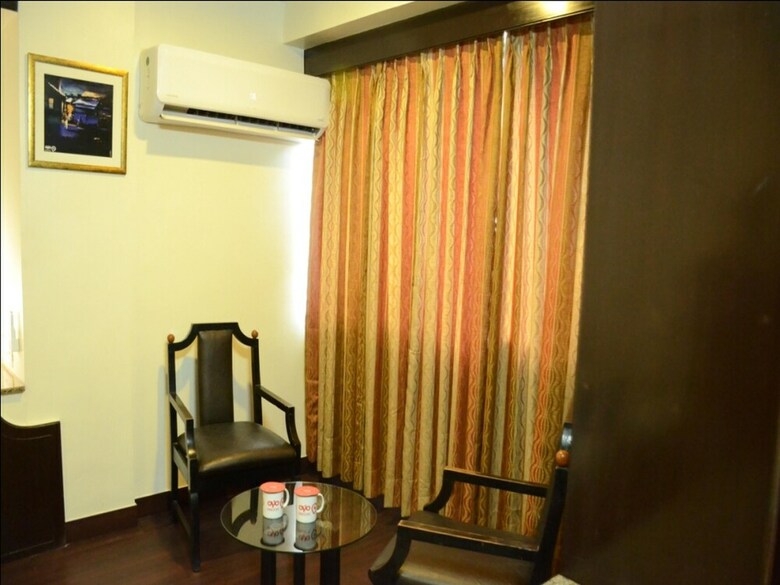 Oyo 1216 Hotel New White House