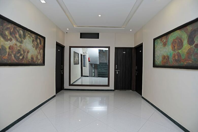 Oyo 1216 Hotel New White House