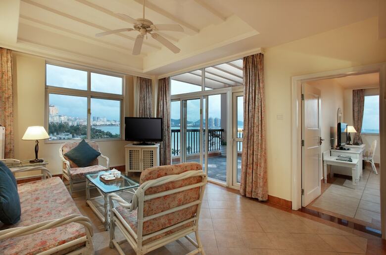 Sanya Golden Phoenix Sea View Hotel