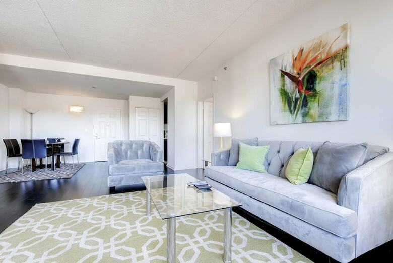 Aparthotel Global Luxury Suites At Tiverton Ave