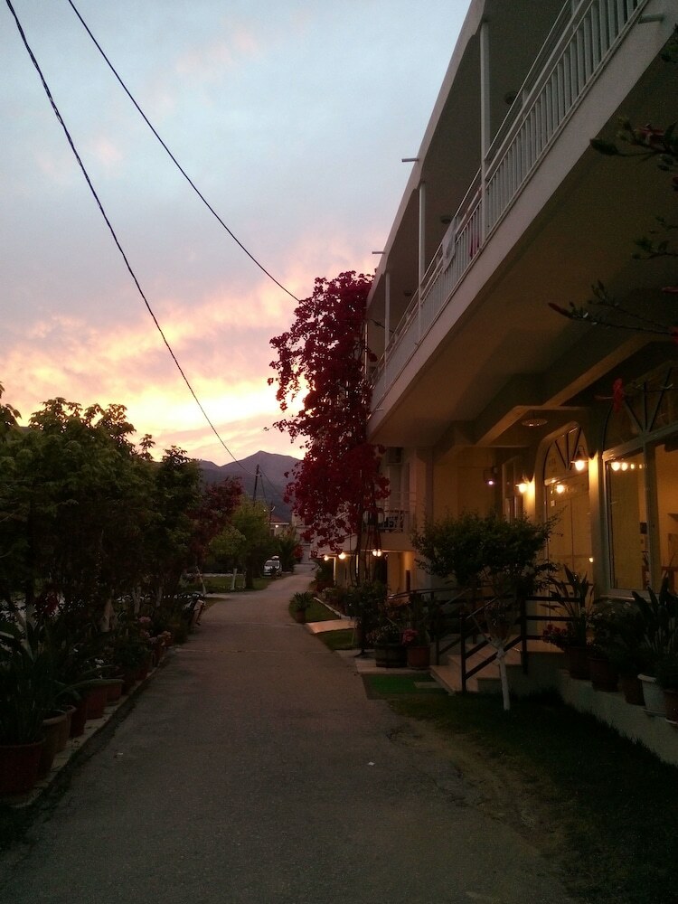 Avra Beach Hotel