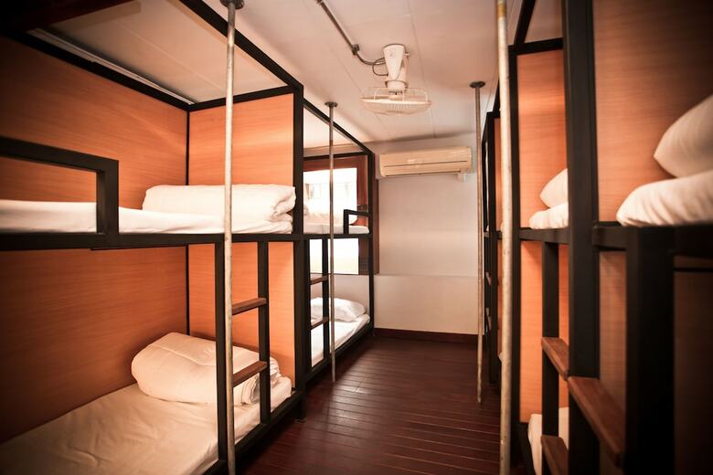Hostal The Arak Bed Bar And Hostel