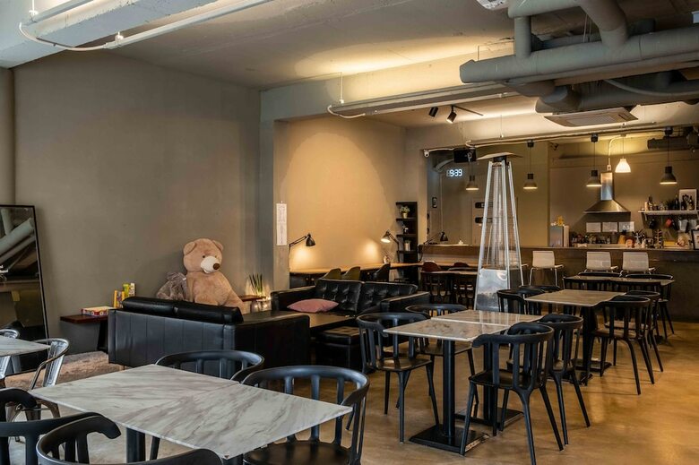 Hotel Canvas Hostel