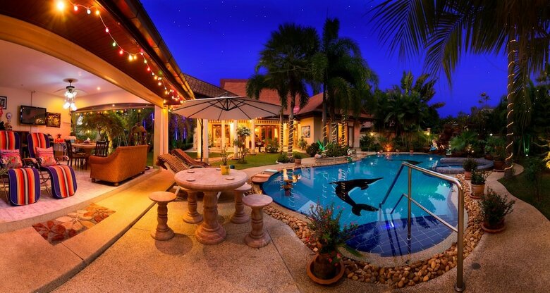 Relaxing Palm Pool Villa