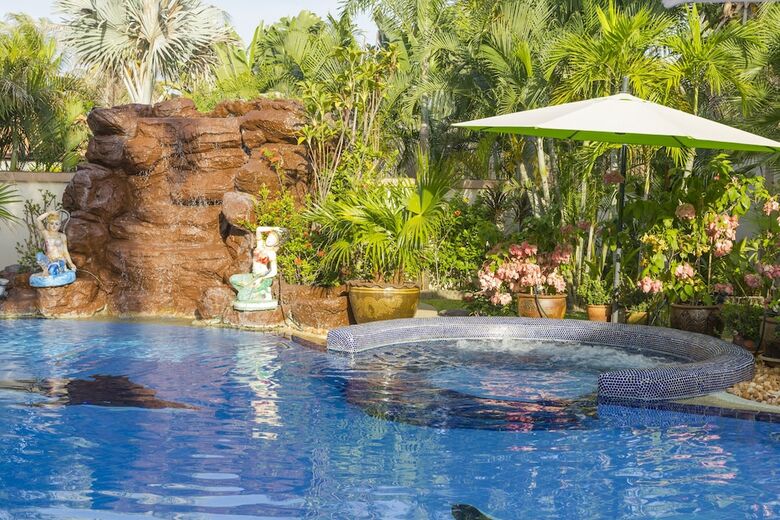 Relaxing Palm Pool Villa