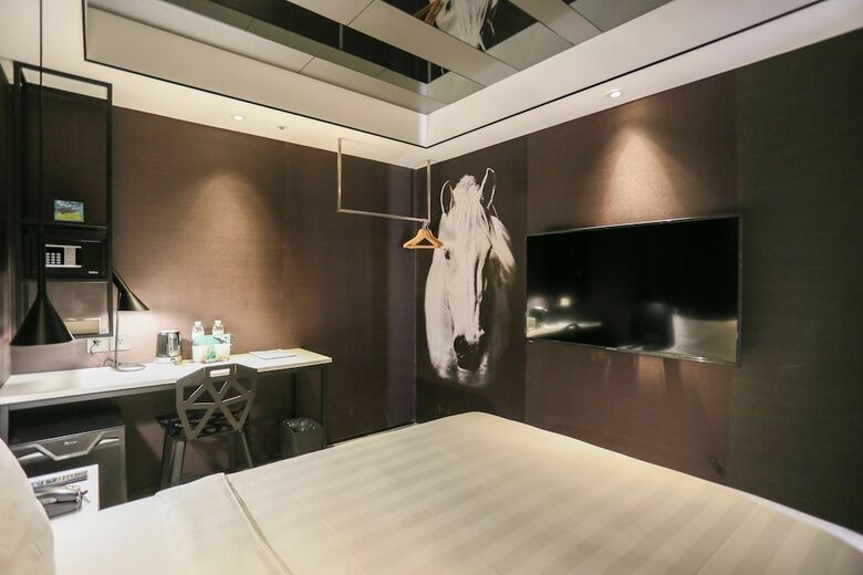 Hotel Papa Whale