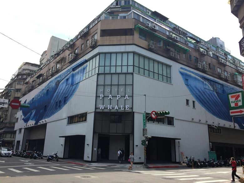 Hotel Papa Whale