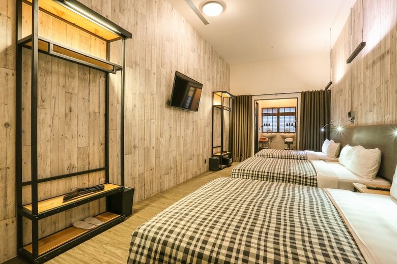 Hotel Papa Whale