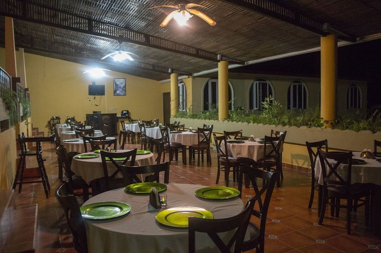 Hotel La Ribiera Del Lago Peten Itza
